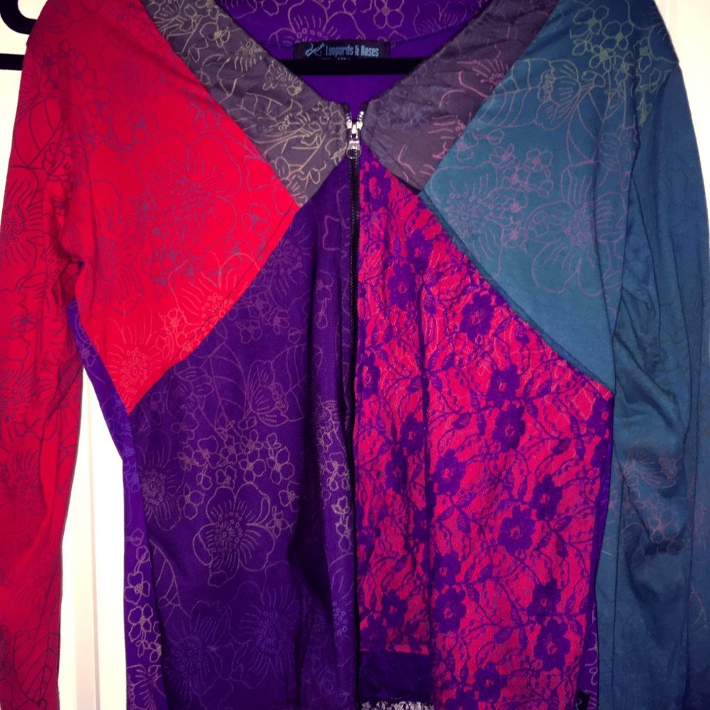 Abstract zip-up top